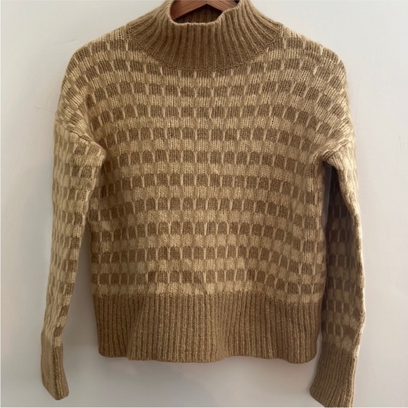 Everlane checkered cloud turtleneck in cream - XS/S - Picture 3 of 8